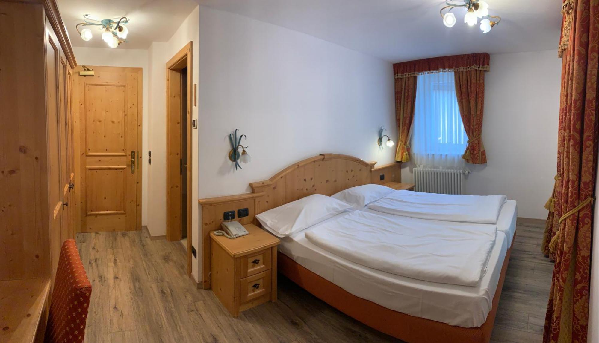 Hotel Laurin Канацеї Екстер'єр фото