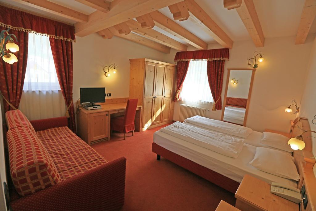 Hotel Laurin Канацеї Номер фото